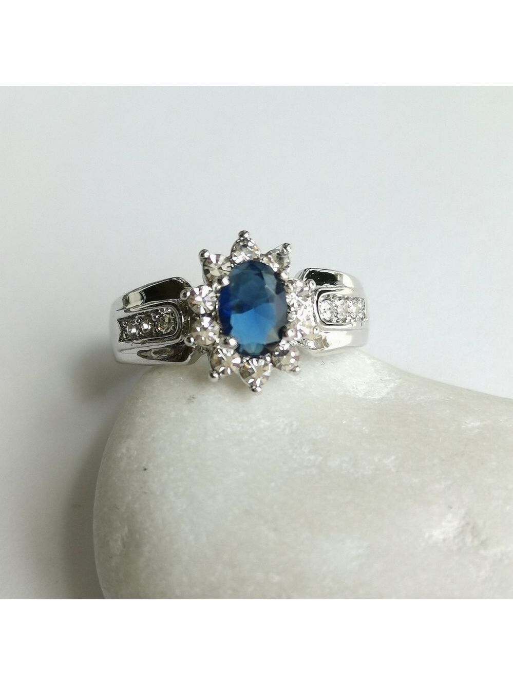 Sapphire CZ with halo 14k white gold size 7 🆕